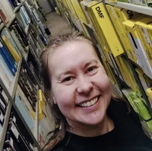 Kun paikka tuntuu oikealta – Jenni palasi varastolle Autotarvikkeella